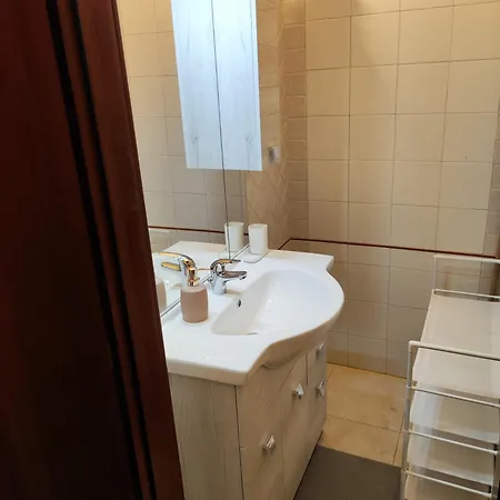 아파트 Il Borgomct A *